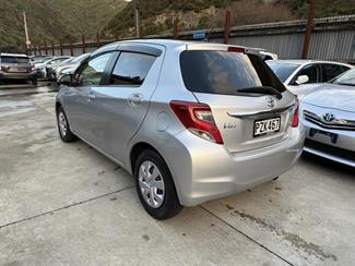 2015 Toyota Vitz - Thumbnail