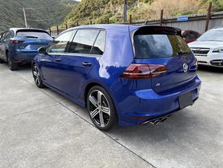 2016 Volkswagen Golf - Thumbnail