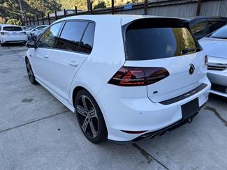 2016 Volkswagen Golf - Thumbnail