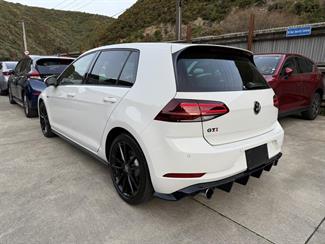 2018 Volkswagen Golf - Thumbnail