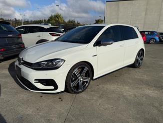 2017 Volkswagen Golf - Thumbnail