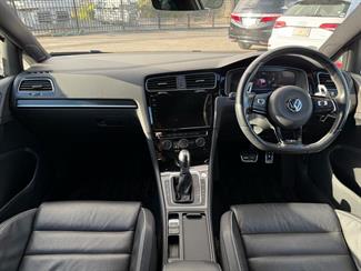 2017 Volkswagen Golf - Thumbnail