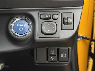 2017 Toyota AQUA - Thumbnail