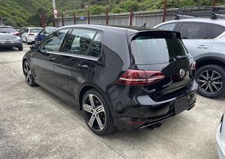2016 Volkswagen Golf - Thumbnail