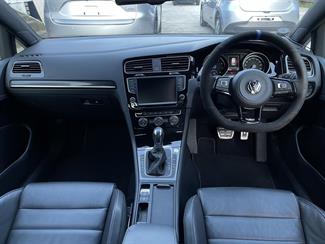 2016 Volkswagen Golf - Thumbnail