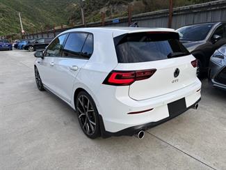 2022 Volkswagen Golf - Thumbnail