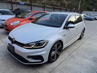 2017 Volkswagen Golf - Thumbnail