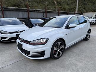 2017 Volkswagen Golf - Thumbnail