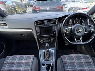 2017 Volkswagen Golf - Thumbnail