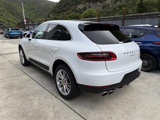 2016 Porsche Macan - Thumbnail