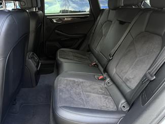 2016 Porsche Macan - Thumbnail