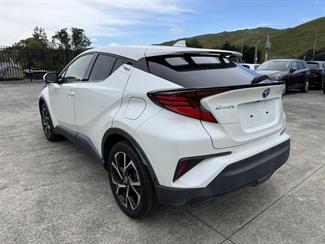 2021 Toyota C-HR - Thumbnail