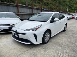 2021 Toyota Prius - Thumbnail
