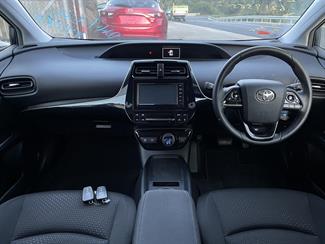2021 Toyota Prius - Thumbnail