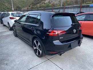 2015 Volkswagen Golf - Thumbnail
