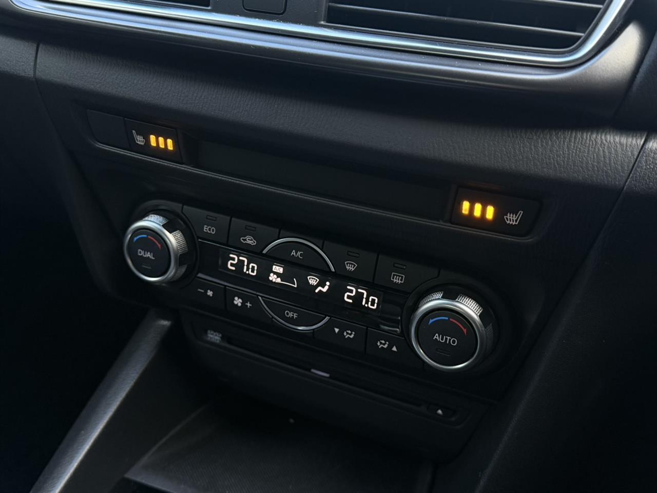 2017 Mazda Axela