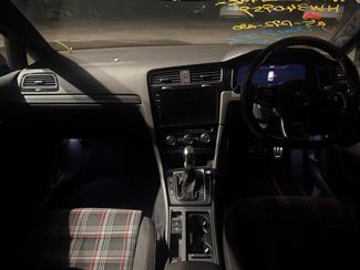 2017 Volkswagen Golf - Thumbnail