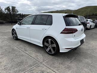 2016 Volkswagen Golf - Thumbnail