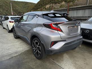 2017 Toyota C-HR - Thumbnail
