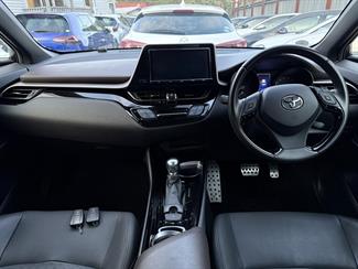 2017 Toyota C-HR - Thumbnail