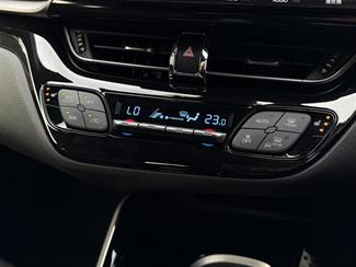2017 Toyota C-HR - Thumbnail
