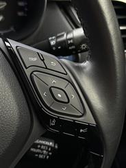 2017 Toyota C-HR - Thumbnail