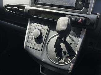 2016 Toyota Wish - Thumbnail