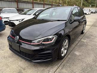 2017 Volkswagen Golf - Thumbnail
