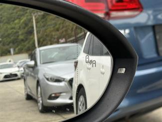 2017 Volkswagen Golf - Thumbnail