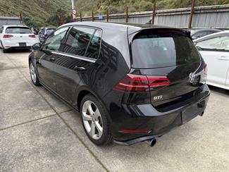 2017 Volkswagen Golf - Thumbnail