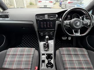2017 Volkswagen Golf - Thumbnail